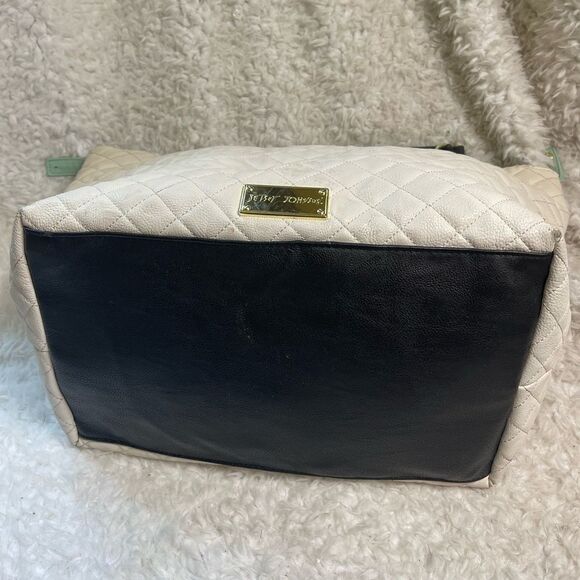Betsey Johnson beige quilted large tote with black bow accent mint green… - Picture 6 of 16